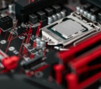 Carte mère MSI accueillant un processeur Intel, pour illustration // Source : Christian Wiediger - Unsplash