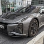 On a vu l’étrange voiture électrique chinoise vendue en Europe qui pourrait bientôt disparaître On a vu l’étrange voiture électrique chinoise vendue en Europe qui pourrait bientôt disparaître