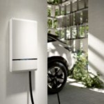 Cette borne permet de réduire de 1000 € par an sa facture d’électricité avec une voiture électrique compatible Cette borne permet de réduire de 1000 € par an sa facture d’électricité avec une voiture électrique compatible