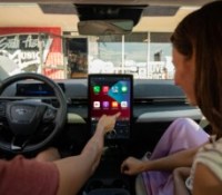2024 Mustang Mach-E_05 Apple CarPlay