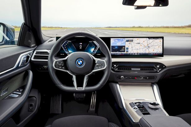 BMW i4 // Source : BMW