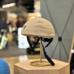 Ceci n’est pas un bonnet, mais bel et bien un casque de vélo Ceci n’est pas un bonnet, mais bel et bien un casque de vélo