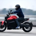 Cette nouvelle moto électrique affiche des performances incroyables à un prix imbattable Cette nouvelle moto électrique affiche des performances incroyables à un prix imbattable