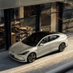 1000 km d’autonomie et moins chère qu’une Tesla Model 3 : cette voiture électrique chinoise va faire mal 1000 km d’autonomie et moins chère qu’une Tesla Model 3 : cette voiture électrique chinoise va faire mal
