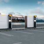Cette borne de charge ultra-rapide pour voiture électrique se branche sur une « simple » prise de courant