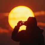 Éclipse solaire : quels risques à photographier ou filmer le Soleil ? Éclipse solaire : quels risques à photographier ou filmer le Soleil ?