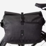 Cette sacoche vélo Decathlon se transforme en besace pour un maximum de praticité Cette sacoche vélo Decathlon se transforme en besace pour un maximum de praticité