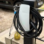 Recharger sa voiture électrique avec ses panneaux solaires : tout ce qu&rsquo;il faut savoir