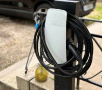 Tesla Wall Connector // Source : Frandroid