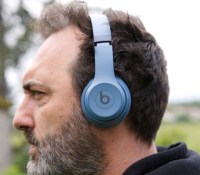 Ce casque résolument nomade  ne résiste pas officiellement résistant à la pluie // Source : Olivier Pastor