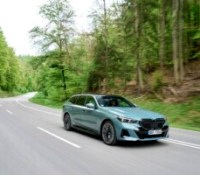BMW i5 Touring eDrive40 // Source : BMW