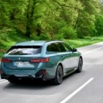 On a essayé la BMW i5 Touring, une voiture électrique qui veut ringardiser les SUV On a essayé la BMW i5 Touring, une voiture électrique qui veut ringardiser les SUV