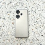 Ce Xiaomi Poco F6 promet un bon rapport performances-prix : nous l&rsquo;avons pris en main