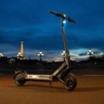 Inspirées du Tesla Cybertruck, ces deux trottinettes électriques débarquent en France avec un rapport qualité-prix attractif