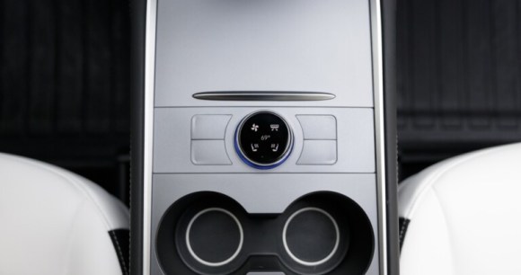 Le S3XY Knob s'intègre parfaitement dans l'habitacle // Source : Enhance