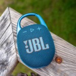 La JBL Clip 5, notée 9/10, chute à moitié prix sur Amazon : 34 € pour l’enceinte idéale de l’été La JBL Clip 5, notée 9/10, chute à moitié prix sur Amazon : 34 € pour l’enceinte idéale de l’été