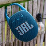 Test de la JBL Clip 5 : la plus pratique des petites enceintes atteint maturité et excellence Test de la JBL Clip 5 : la plus pratique des petites enceintes atteint maturité et excellence