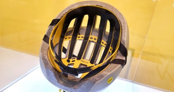 La structure MIPS d'un casque vélo. // Source : M. Lauraux pour Frandroid La structure MIPS d'un casque vélo. // Source : M. Lauraux pour Frandroid