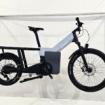 Un longtail électrique pour les balades du week-end ? Oui, et on en a même croisé un à l’Eurobike 2024 Un longtail électrique pour les balades du week-end ? Oui, et on en a même croisé un à l’Eurobike 2024