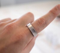 La Samsung Galaxy Ring en version argent mat // Source : Geoffroy Husson - Frandroid