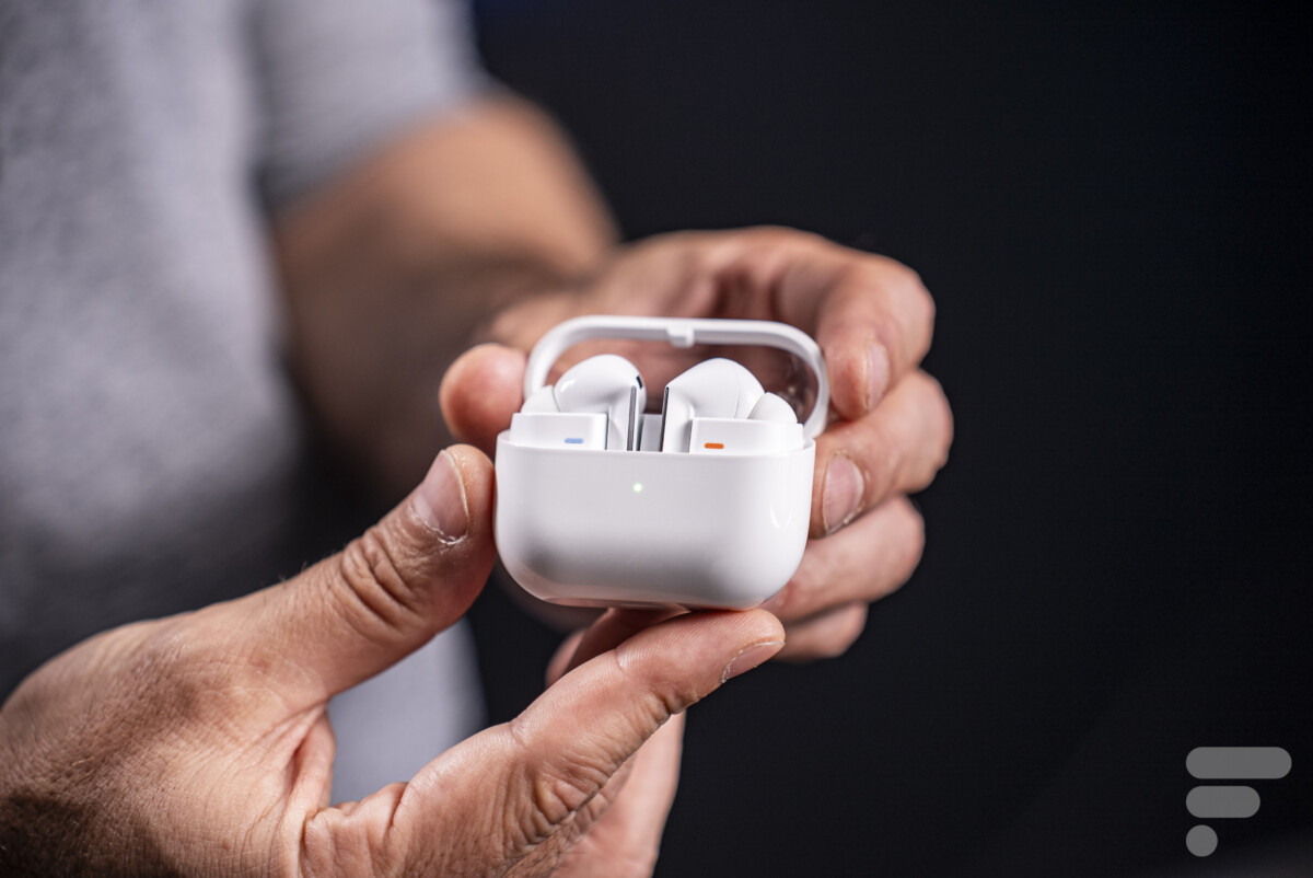 Samsung Galaxy Buds 3 Pro // Source : Chloé Pertuis - Frandroid Samsung Galaxy Buds 3 Pro // Source : Chloé Pertuis - Frandroid