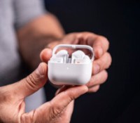 Samsung Galaxy Buds 3 Pro // Source : Chloé Pertuis - Frandroid Samsung Galaxy Buds 3 Pro // Source : Chloé Pertuis - Frandroid