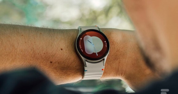 La Samsung Galaxy Watch 7 en version 40 mm // Source : Robin Wycke - Frandroid La Samsung Galaxy Watch 7 en version 40 mm // Source : Robin Wycke - Frandroid