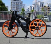 Plus de matériaux recyclés, et une version électrique, ce vélo en plastrique a-t-il de l'avenir ? // Source : M. Lauraux pour Frandroid Plus de matériaux recyclés, et une version électrique, ce vélo en plastrique a-t-il de l'avenir ? // Source : M. Lauraux pour Frandroid