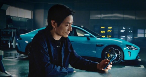 Lei Jun devant la Xiaomi SU7 Lei Jun devant la Xiaomi SU7