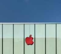 Les ingénieurs d'Apple travailleraient bien sur un écran pliable // Source : Yue Iris / Unsplash