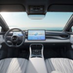 Voici à quoi ressemble l’intérieur de la nouvelle voiture électrique compacte du plus grand concurrent de Tesla Voici à quoi ressemble l’intérieur de la nouvelle voiture électrique compacte du plus grand concurrent de Tesla