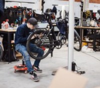 Un vélo Cowboy en cours de reconditionnement
