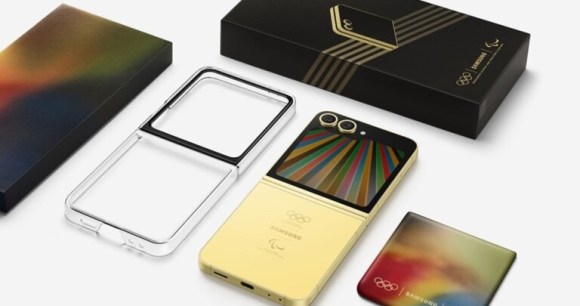 Samsung Galaxy Z Flip 6 Olympic Edition // Source : Samsung Samsung Galaxy Z Flip 6 Olympic Edition // Source : Samsung