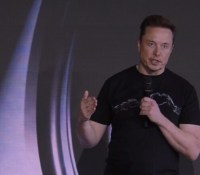 Pourquoi Elon Musk est accusé de négliger Tesla ?