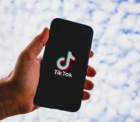 Sur les traces d&rsquo;OpenAI : la maison mère de TikTok se lance dans la création de vidéos par IA