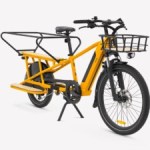 Le célèbre vélo cargo Decathlon débarque en couleur punchy pour la rentrée des classes Le célèbre vélo cargo Decathlon débarque en couleur punchy pour la rentrée des classes