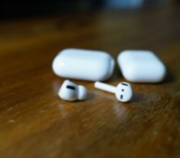 Moins de 100 € pour des Apple AirPods Pro ? C&rsquo;est ce que propose la Fnac et Darty avec cette offre reconditionnée