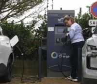 « 13 euros pour faire 100 km » : c&rsquo;en est trop, TF1 raconte vraiment n&rsquo;importe quoi sur la voiture électrique
