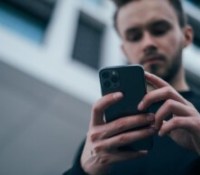Non, les ondes de votre smartphone ne provoqueraient pas de cancer du cerveau selon l&rsquo;OMS