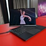 Un écran qui vous suit n’importe où : ce PC portable intègre une surprenante charnière motorisée Un écran qui vous suit n’importe où : ce PC portable intègre une surprenante charnière motorisée
