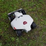 Mettez à jour cette tondeuse robot : elle coupe l’herbe mais aussi vos connexions Mettez à jour cette tondeuse robot : elle coupe l’herbe mais aussi vos connexions