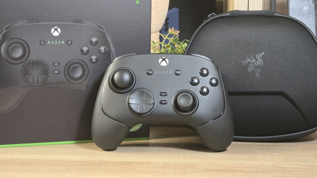 La Razer Wolverine V3 Pro et son emballage La Razer Wolverine V3 Pro et son emballage