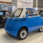 On a vu la Microlino Spiaggina, une petite voiture électrique qui sent bon l’été On a vu la Microlino Spiaggina, une petite voiture électrique qui sent bon l’été