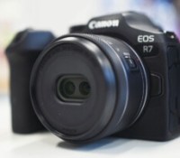 Très original, cet objectif d&rsquo;appareil photo vous permet de filmer en 3D à un prix accessible