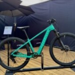 Decathlon pense aussi aux jeunes vététistes en lançant un VTT électrique spécialement pensé pour eux Decathlon pense aussi aux jeunes vététistes en lançant un VTT électrique spécialement pensé pour eux