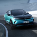 Moins cher et avec plus d’autonomie : le petit SUV électrique d’Opel devient vraiment plus intéressant Moins cher et avec plus d’autonomie : le petit SUV électrique d’Opel devient vraiment plus intéressant