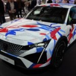 Nous avons vu la Peugeot e-408 qui veut être à la fois SUV, crossover, coupé et bien sûr, 100 % électrique Nous avons vu la Peugeot e-408 qui veut être à la fois SUV, crossover, coupé et bien sûr, 100 % électrique