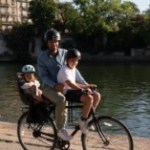 Ce siège vélo pas comme les autres permet d’ajouter un passager supplémentaire de manière astucieuse Ce siège vélo pas comme les autres permet d’ajouter un passager supplémentaire de manière astucieuse