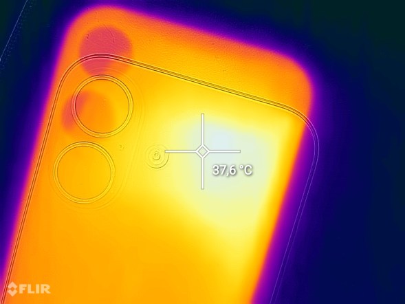 L'iPhone 16 peut localement monter jusqu'à 37,6°C, mais ne dépasse pas les 40 degrés // Source : Frandroid