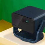 Test de l&rsquo;Epson EF-22 : un vidéoprojecteur compact sur balancelle avec Google TV